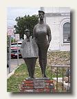 Monument to short moguls w/tall trophy wives IMG_4655